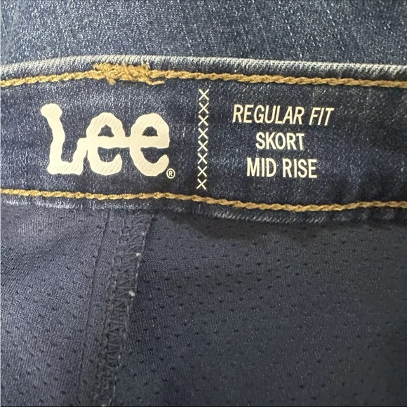 Lee Women's Mid Rise Regular Fit Blue Denim Jean Skort Size 6 M - Picture 3 of 5